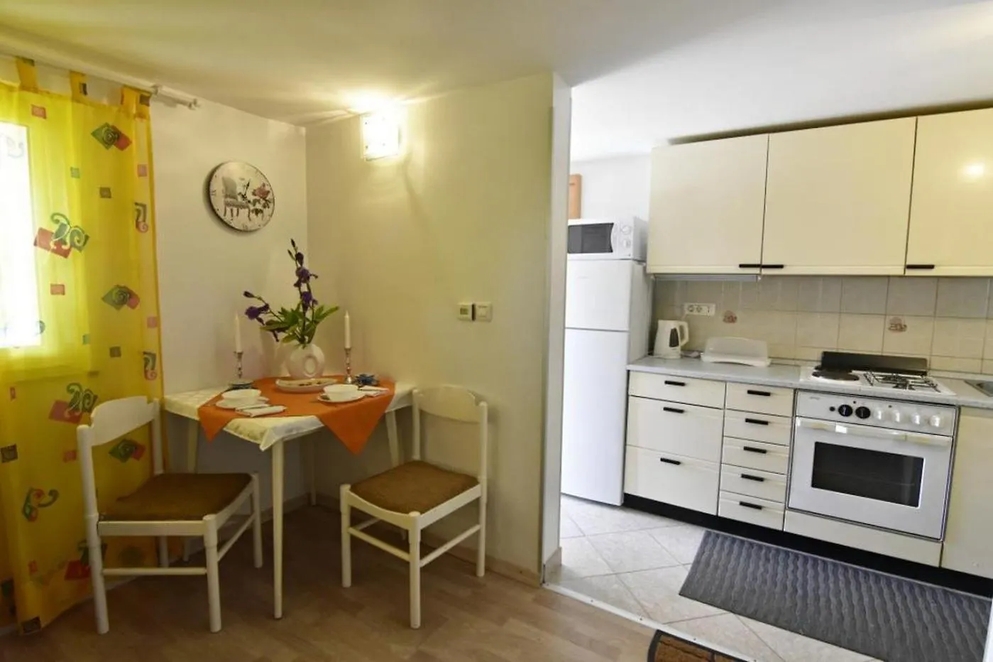 Apartment In Savudrija With Terrace, Air Conditioning, Wi-Fi